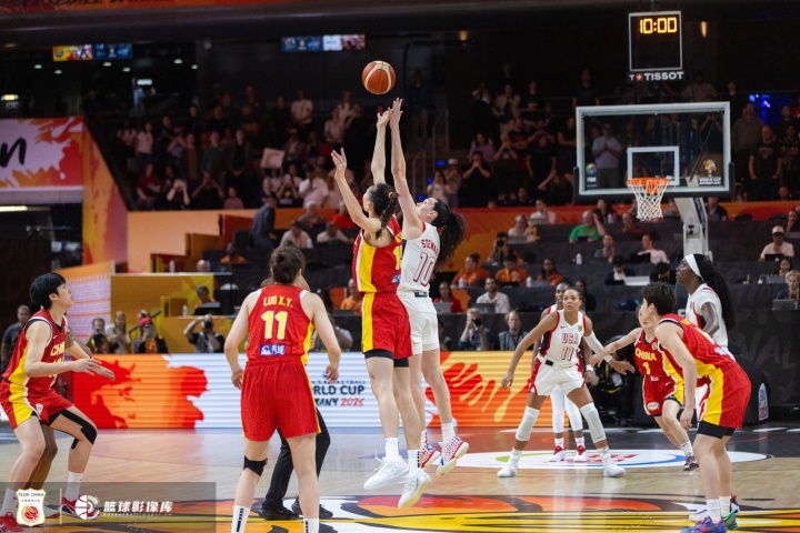 女篮世界杯-中国女篮33分不敌美国女篮 张子宇13+6