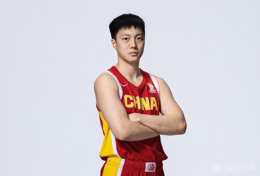北青：中国男篮已启程征战亚运会，胡明轩担任本届男篮队长