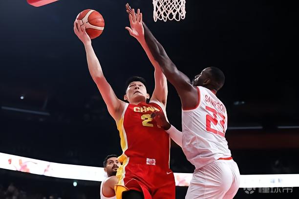 半场战报：中国男篮46-29领先巴林，廖三宁15分，胡金秋7分3板