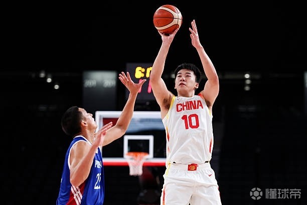 半场战报：中国男篮66-30领先菲律宾，王俊杰14分7板，胡明轩11分