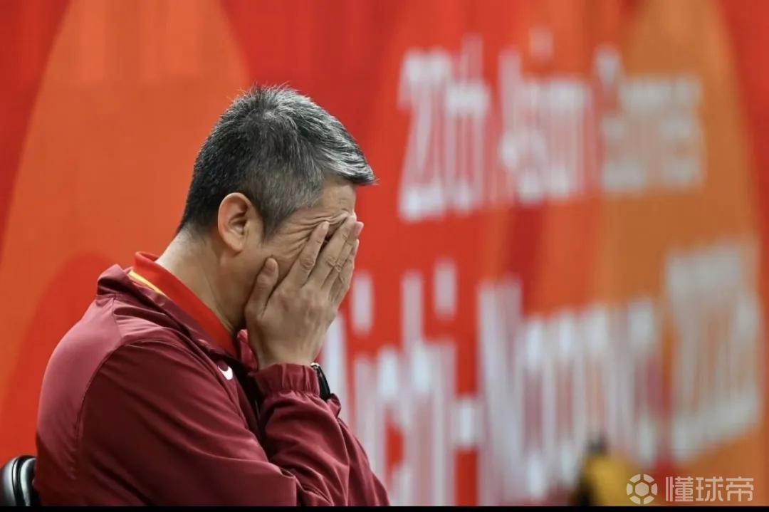 媒体人：周琦主动表态愿战亚运却落选，郭士强称其没参加夏天集训