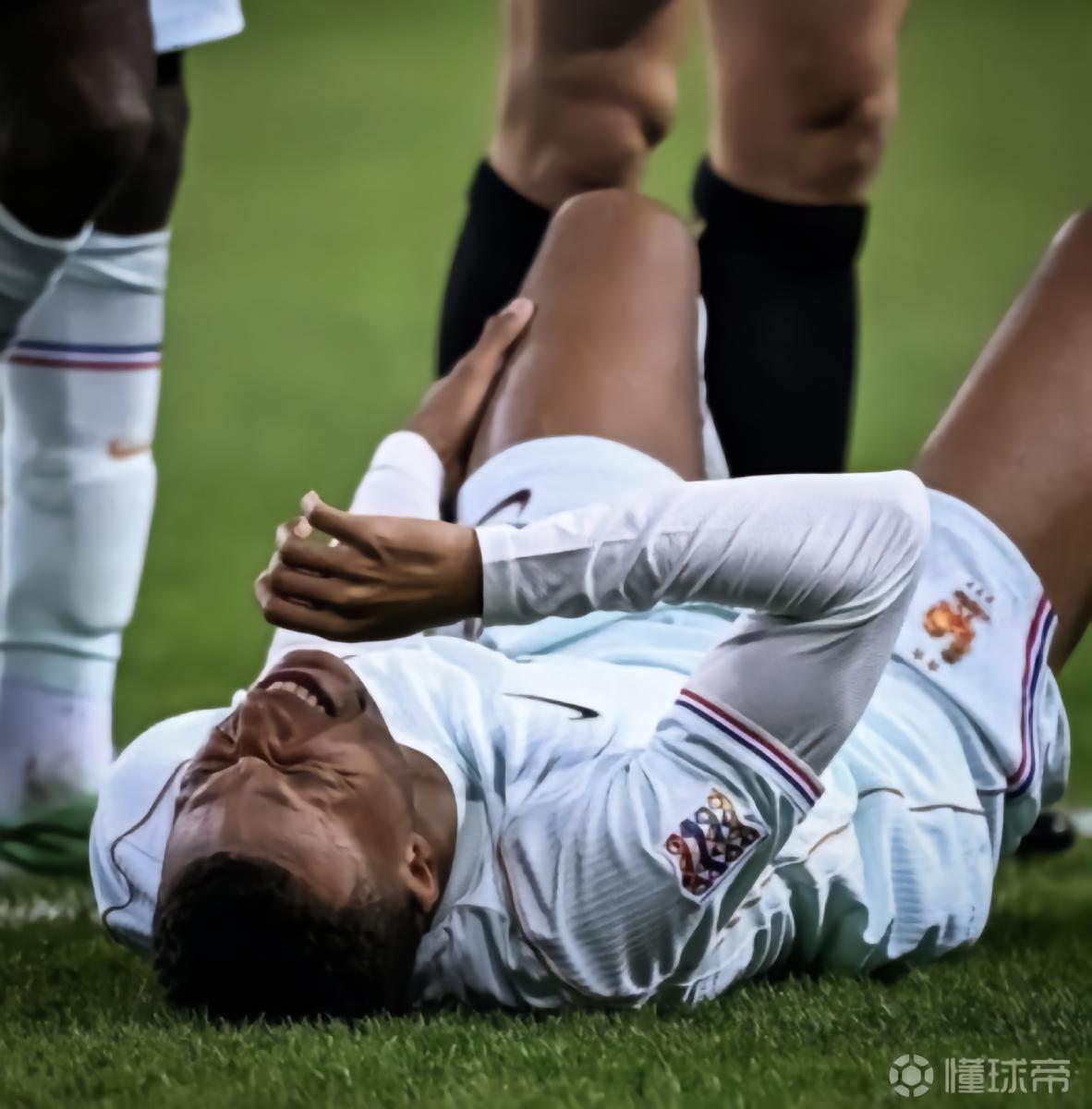 记者：姆巴佩将在当地时间今天下午返回马德里接受检查