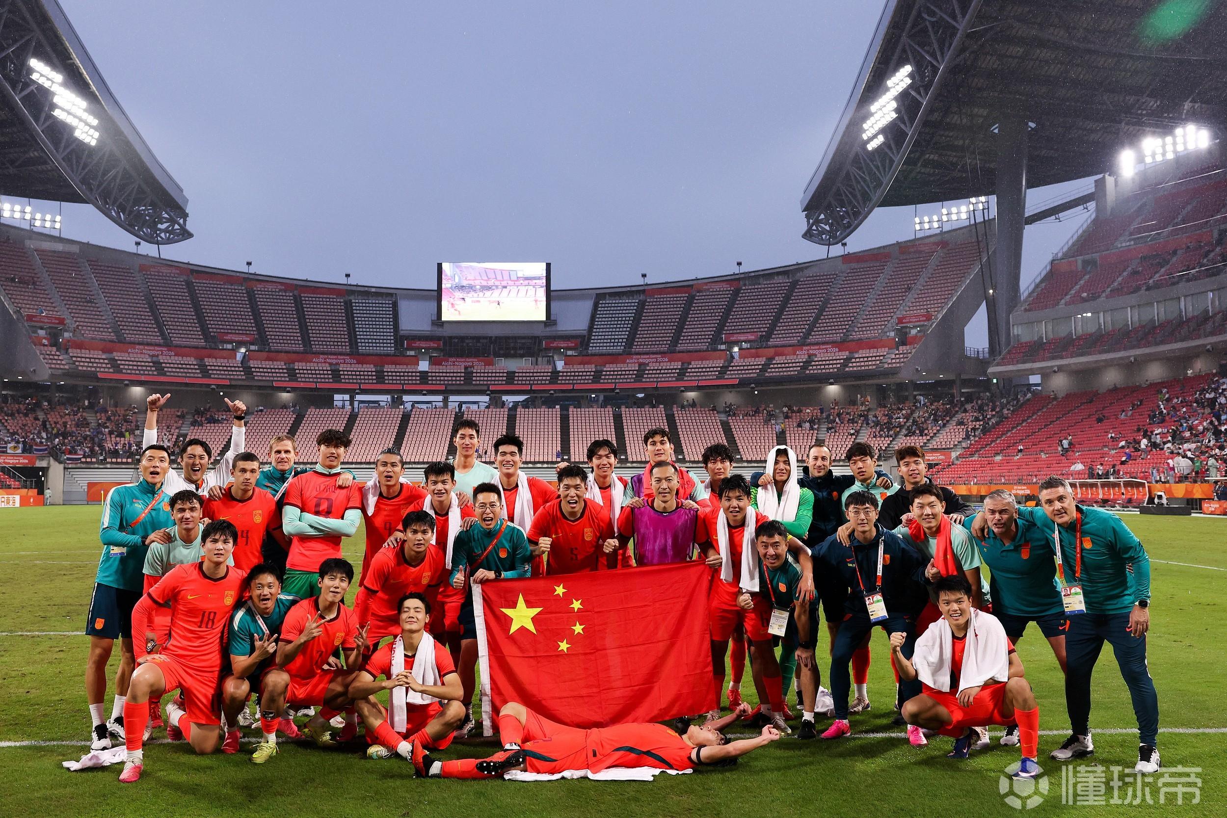 董方卓：U23男足防守稳定，压迫做得不错，需要加强无球跑动