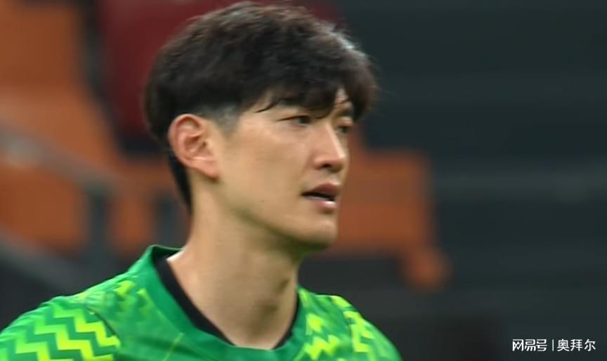 国足半场2球落后！媒体人热议：差距太大了，新西兰踢成了曼城