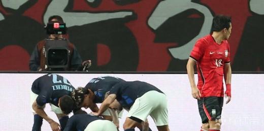 韩国球迷不满球队惨败：甚至莫名感觉有点对不起洪明甫