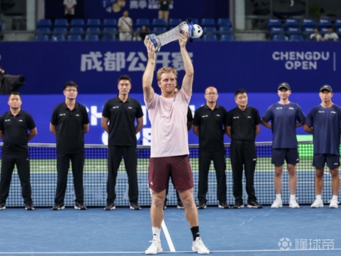 ATP250成都站决赛：弗基纳2-0胡尔卡奇成功夺冠