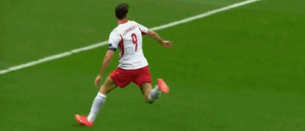 半场：波兰1-0罗马尼亚，莱万多夫斯基点射，德拉古辛染红