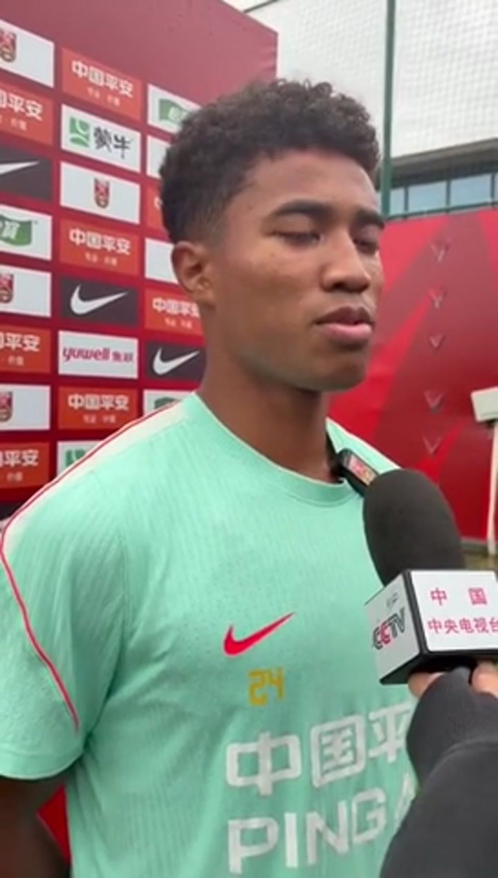 黄晟豪：首次为国足首发实现了从小的梦想 都快落泪了