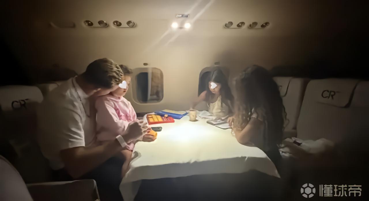 C罗已返回沙特，乔治娜晒出抵达机场的照片