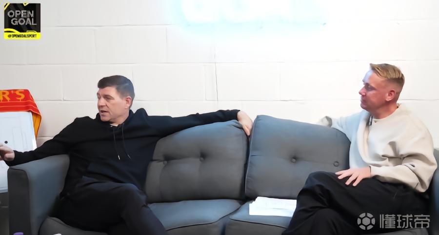 杰拉德：弗格森曾让内维尔劝我加盟曼联，我直接拒绝了