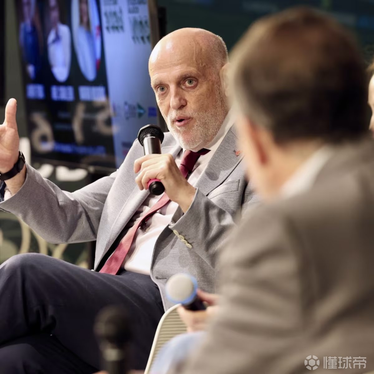 特瓦斯：皇马是西班牙最叛逆的球队，他们高层对足球的理解和我不同