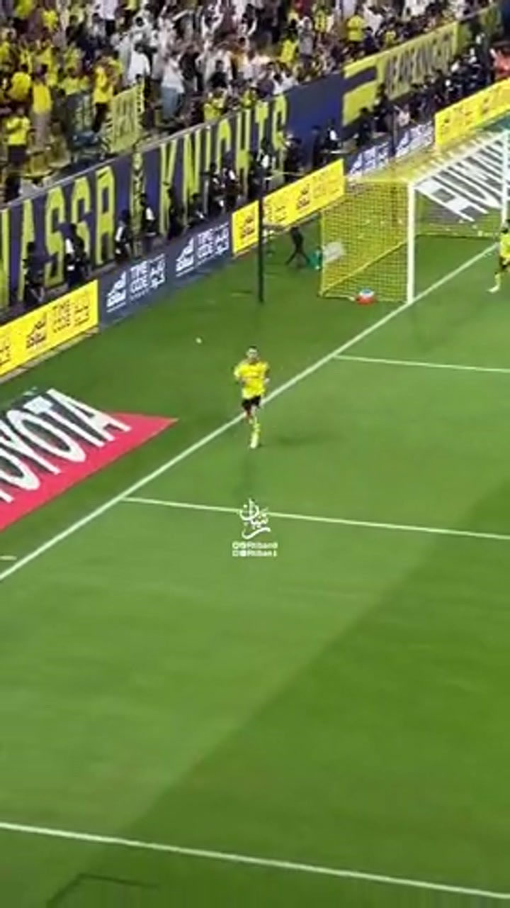 实拍C罗抓住机会补射破门 上演标志性Siuuu庆祝