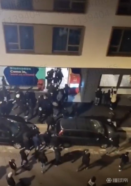 火药味十足，马赛球迷街头追踪奥林匹亚科斯球迷