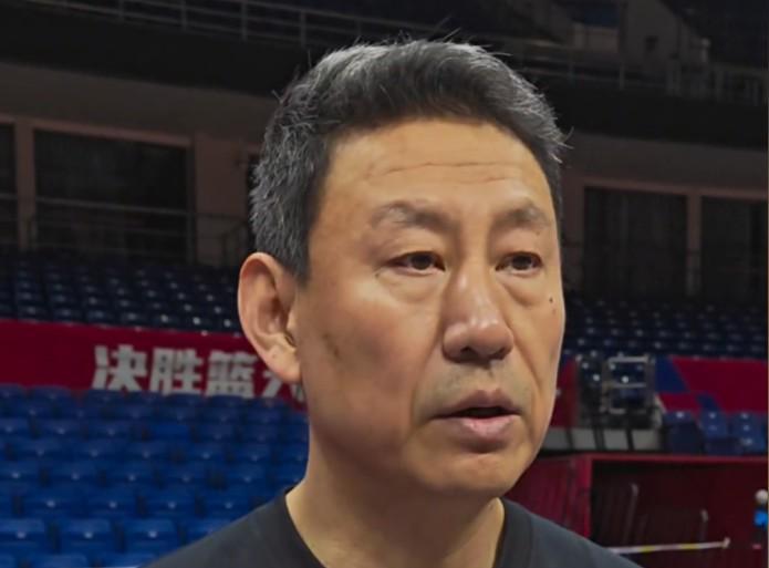 李楠：感冒、小伤病慢慢就来了；五连胜对于我们不应该是包袱