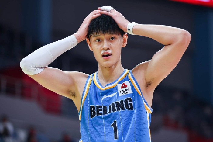 曾凡博：和山西的交手很兴奋，北京队上一次来这里打季后赛还是12年，还在上小学