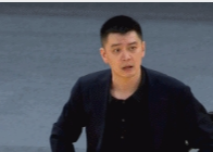 两边球迷均不满喊起黑哨！杨鸣不满吹罚怒喷裁判吃T