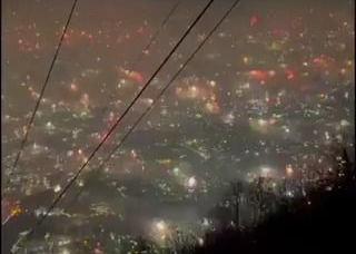 城市沸腾了！俯拍那不勒斯意甲夺冠后全城烟花秀