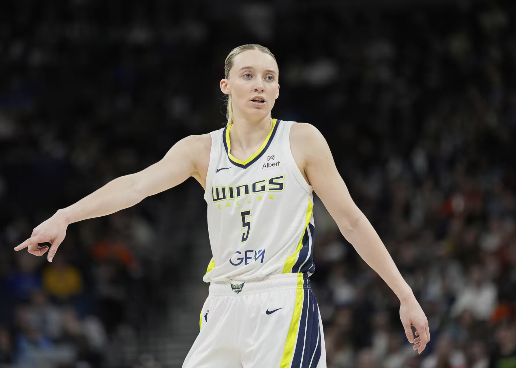 新科状元佩奇生涯前5场砍60分+30助，WNBA历史首人